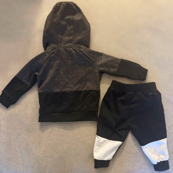 Nike Dri-FIT Baby Tracksuit Set (12M) Hoodie + Joggers | Black/Gray | Unisex - Picture 2 of 5